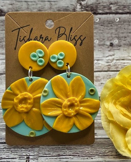 Aqua Circles With Flowers